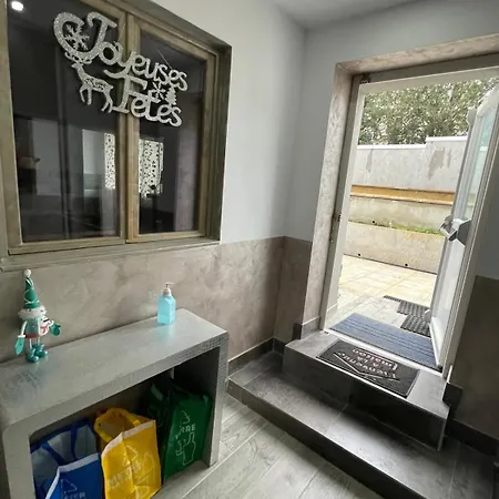 Proche Centre Parking Public Gratuit Apartmán